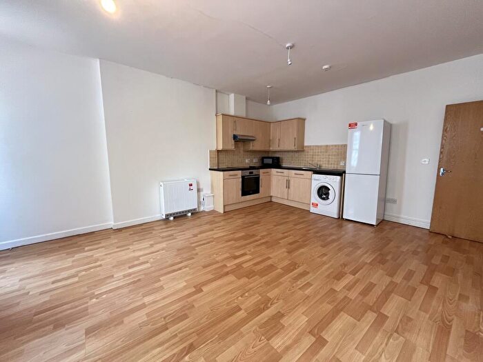 3 Bedroom Flat To Rent In A Old Christchurch Road, Bournemouth, BH1