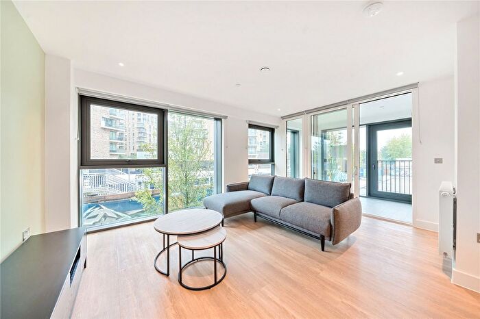 2 Bedroom Flat To Rent In Henley Cross, London, SE3