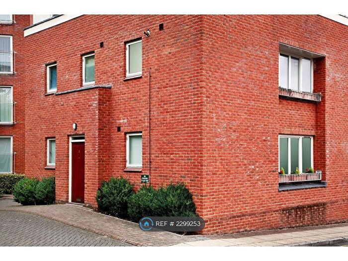 3 Bedroom Flat To Rent In Cross Street, Winchester, SO23