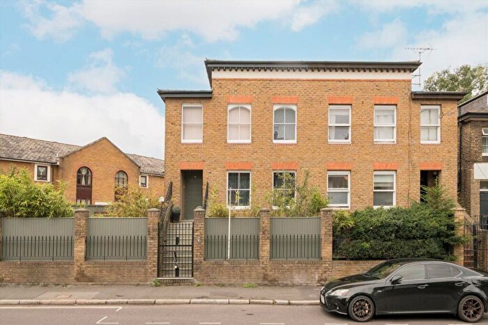 4 Bedroom Flat To Rent In Terrace Road, Victoria Park, E9