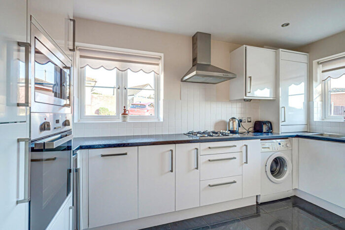 3 Bedroom Detached Bungalow For Sale In Hylands Grove, Leigh-on-sea, SS9