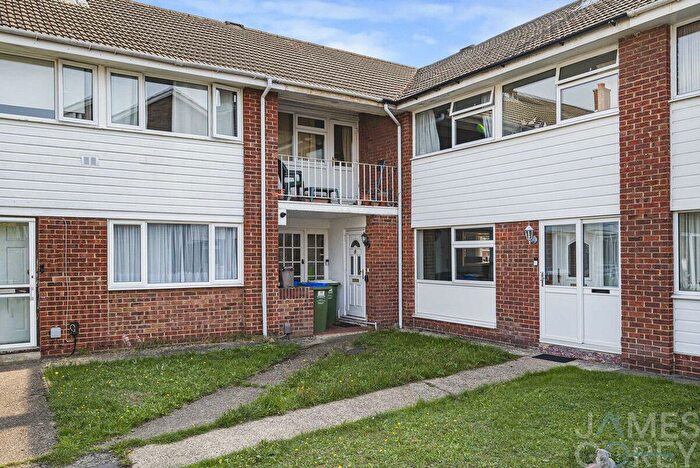 2 Bedroom Flat For Sale In West Woodside, Bexley, DA5