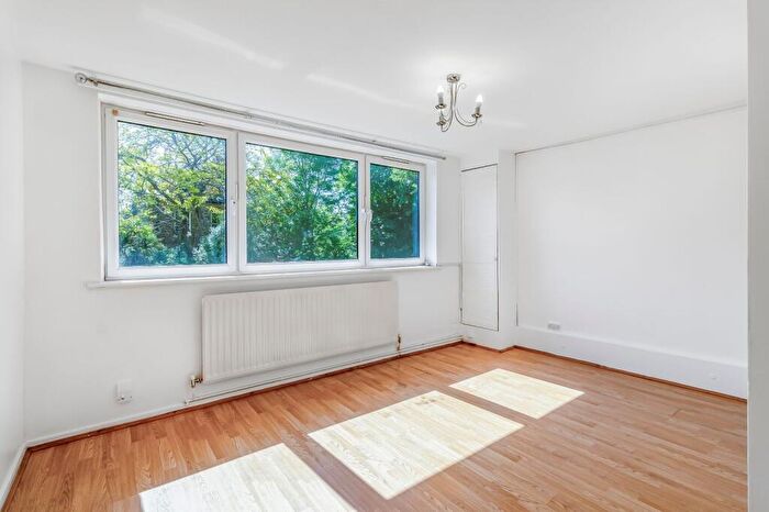 1 Bedroom Flat To Rent In Camden Road, Islington, London, N7
