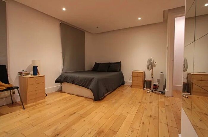 3 Bedroom Flat To Rent In Elias Place, Oval, SW8
