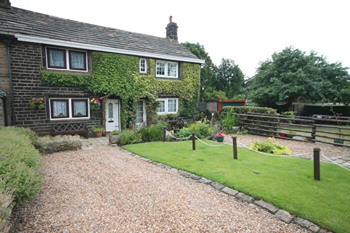2 Bedroom Property To Rent In Lower Calderbrook, Littleborough, OL15