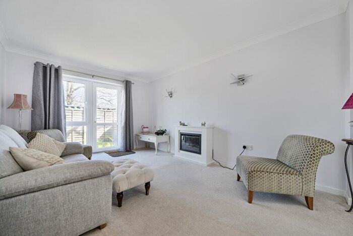 1 Bedroom Flat For Sale In Haslemere With Direct Access To Garden, GU27