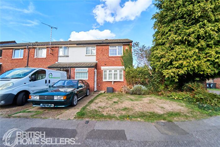 3 Bedroom End Of Terrace House For Sale In Alan Way, George Green, Slough, Buckinghamshire, SL3