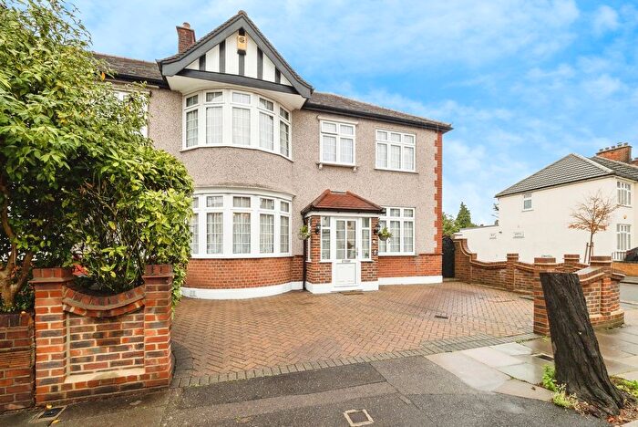 5 Bedroom Detached House For Sale In Primrose Avenue, Romford, RM6