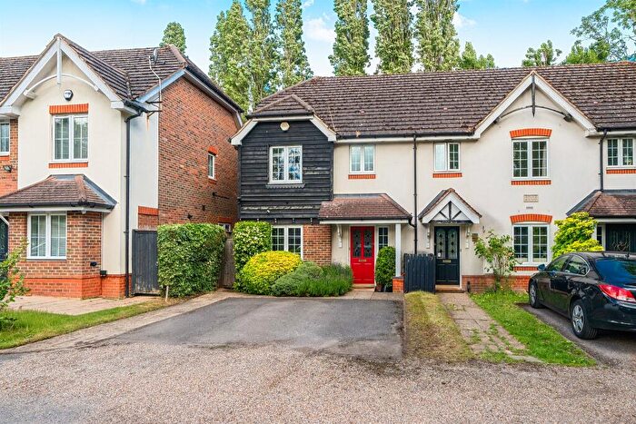 3 Bedroom End Of Terrace House For Sale In Beechfield Place, Maidenhead, SL6