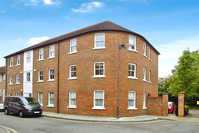 2 Bedroom Flat To Rent In The Spires, Canterbury, Kent, CT2