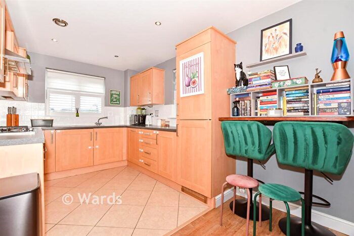 2 Bedroom Apartment For Sale In Sherwood Avenue, Aylesford, Kent, ME20