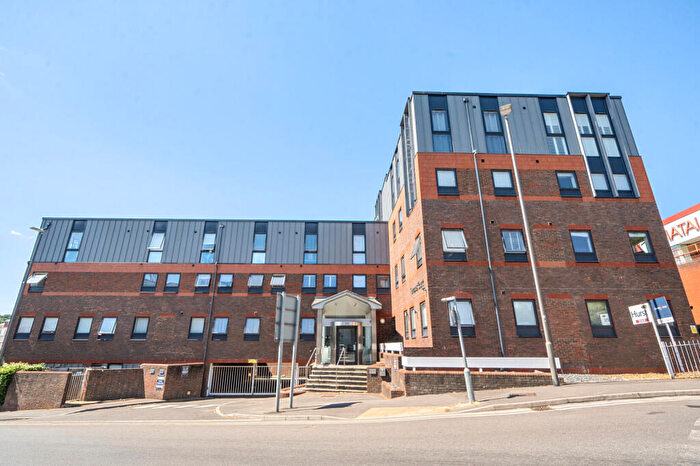1 Bedroom Apartment For Sale In Bellfield Road, High Wycombe, Buckinghamshire, HP13