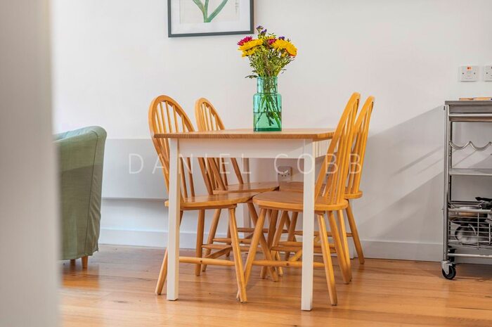 2 Bedroom Flat For Sale In Crampton Street, London, SE17