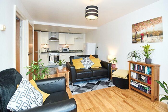 1 Bedroom Flat To Rent In Two Mile Hill Road, Kingswood, Bristol, BS15