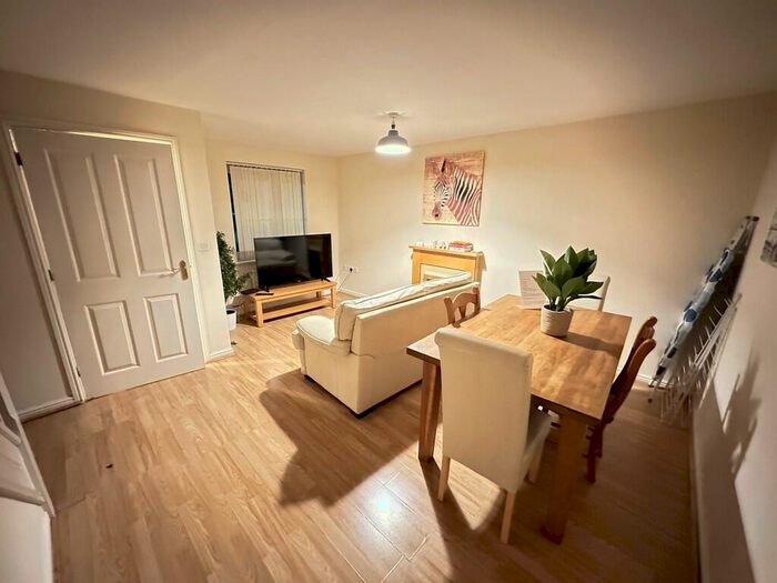 3 Bedroom Semi-Detached House To Rent In Harris Road, Armthorpe, DN3