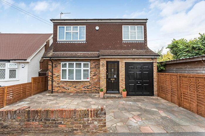 3 Bedroom Detached Bungalow For Sale In The Meads, Bricket Wood, AL2