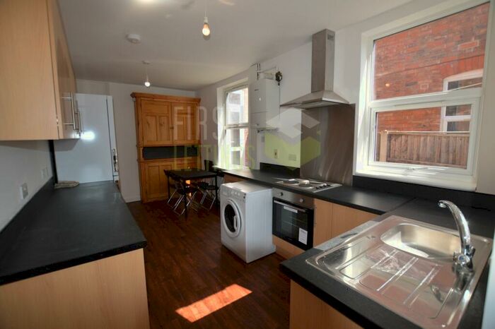 5 Bedroom Terraced House To Rent In Tennyson Street, Evington, LE2