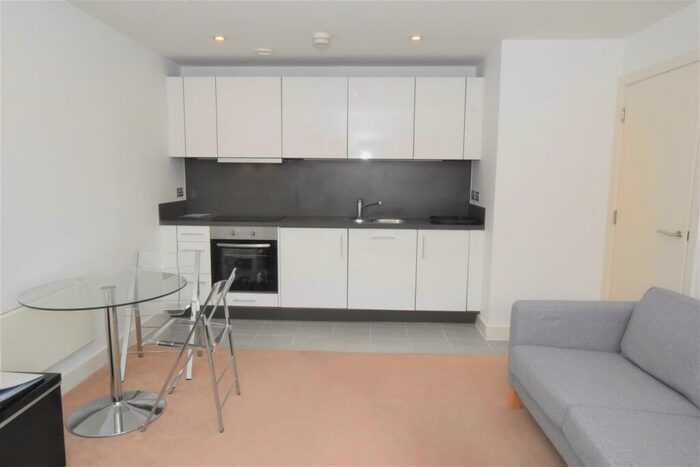 1 Bedroom Flat To Rent In Heron House, RG2