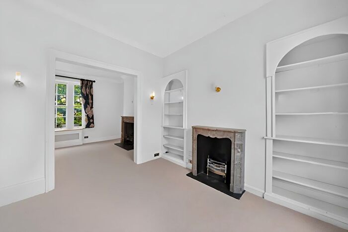 3 Bedroom Town House To Rent In Bloomfield Terrace, London, SW1W