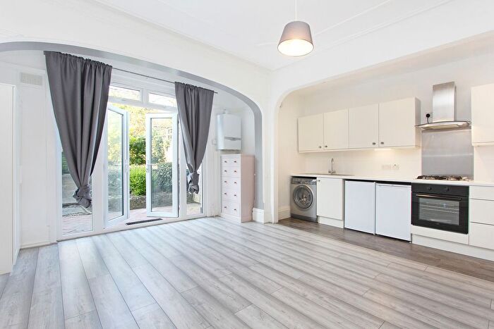 Studio To Rent In St. Augustines Avenue, South Croydon, Surrey, CR2