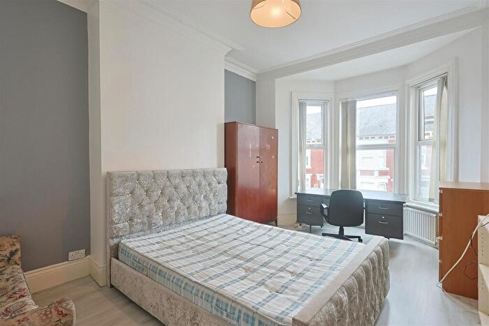 3 Bedroom Flat To Rent In Simonside Terrace, Heaton, Newcastle Upon Tyne, NE6