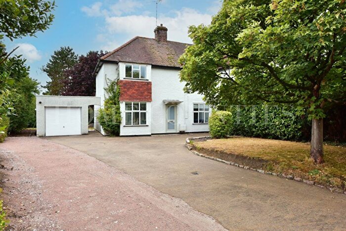 3 Bedroom Semi-Detached House For Sale In Hawkshead Lane, North Mymms, Hatfield, AL9