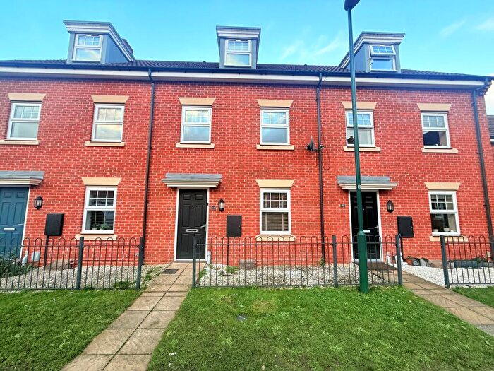 3 Bedroom Town House To Rent In Great Sampsons Field, Welwyn Garden City, AL7