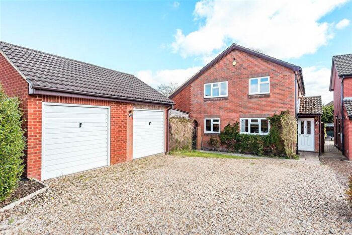 4 Bedroom Detached House For Sale In Thorntree Drive, Tring, HP23