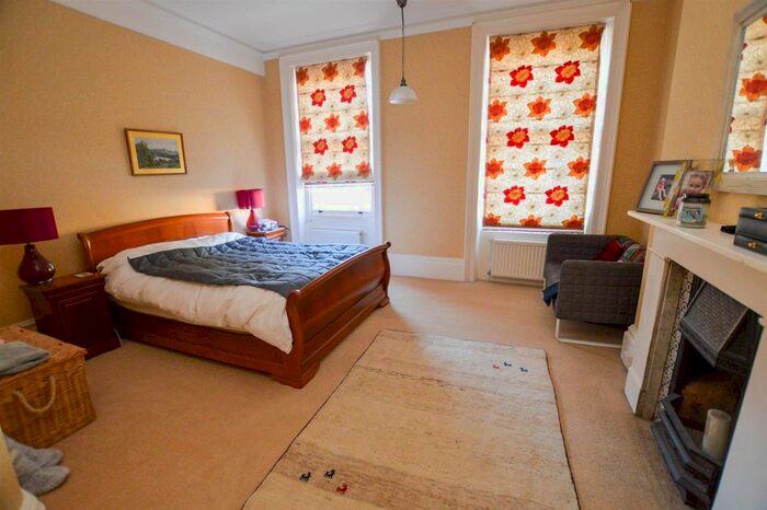 2 Bedroom Flat To Rent In Chatsworth Gardens, Eastbourne BN20