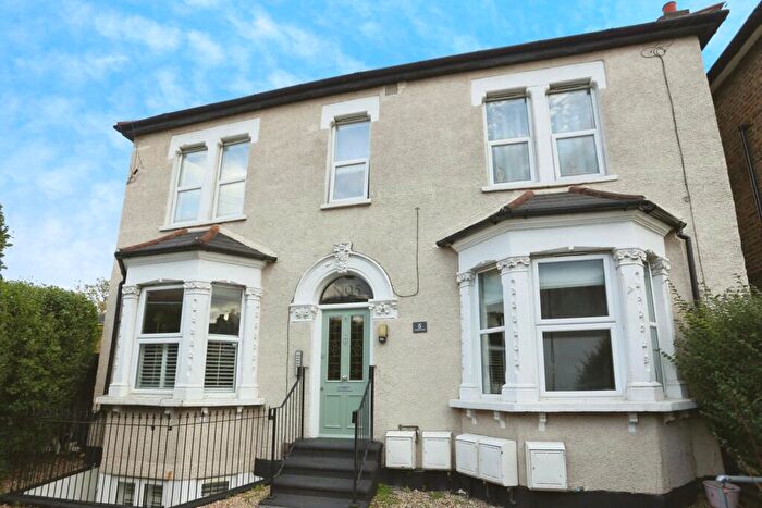 1 Bedroom Flat For Sale In Honley Road, London, London, SE6