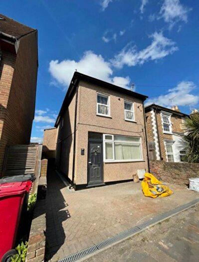3 Bedroom Detached House To Rent In Park Street, Slough, Berkshire, SL1