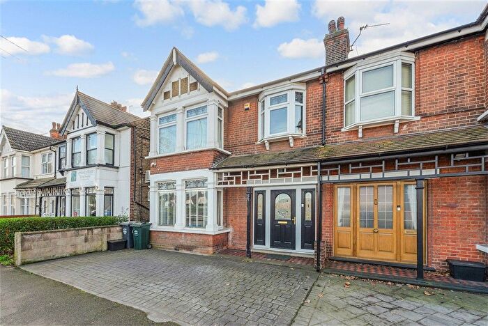 4 Bedroom Semi Detached House For Sale In The Brent, Dartford, Kent, DA1