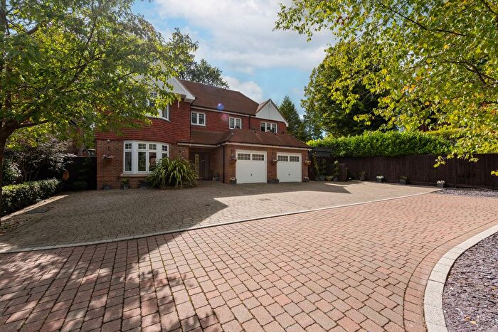 5 Bedroom Detached House For Sale In Kenmore Close, Epsom, KT17