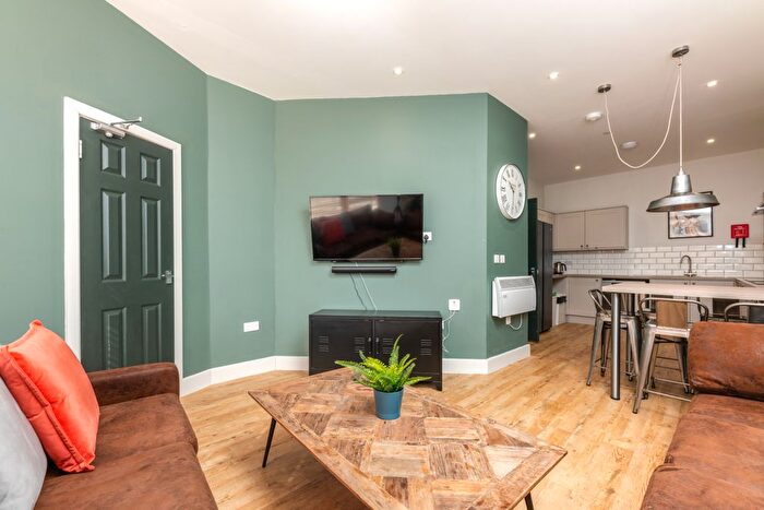 5 Bedroom Flat To Rent In Walter Road, Swansea, SA1