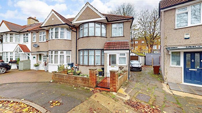 3 Bedroom End Terrace House For Sale In Crawford Close, Isleworth, TW7