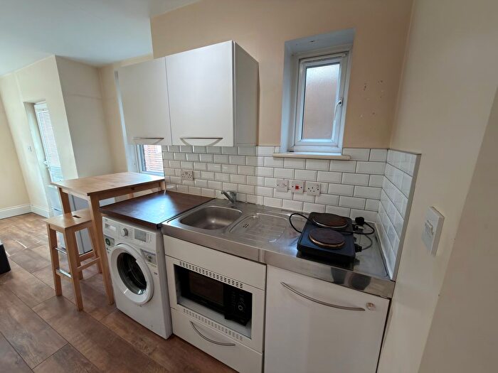 Studio To Rent In Fairbridge Road, N19