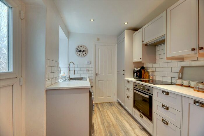 2 Bedroom Flat For Sale In Earls Drive, Low Fell, Gateshead, NE9