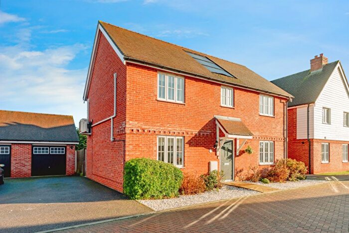 4 Bedroom Detached House For Sale In Summer Road, Horley, RH6