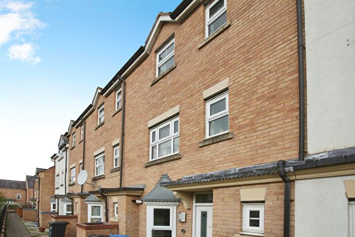 4 Bedroom Terraced House For Sale In Overbecks Close, Rugby, CV22