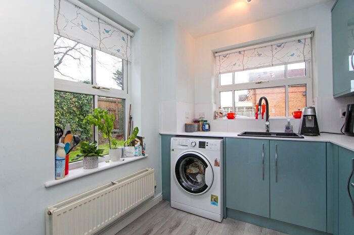 2 Bedroom Flat For Sale In Gunner Grove, Montgomery House, B75