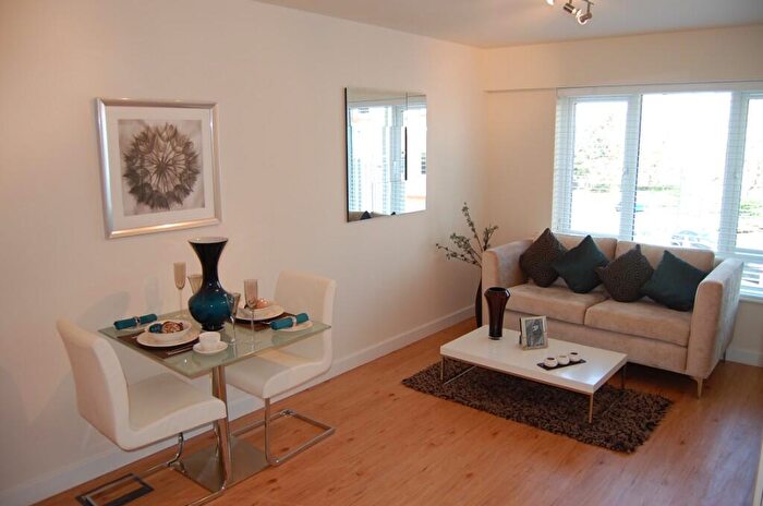 Studio To Rent In Boulevard Drive, Colindale, NW9