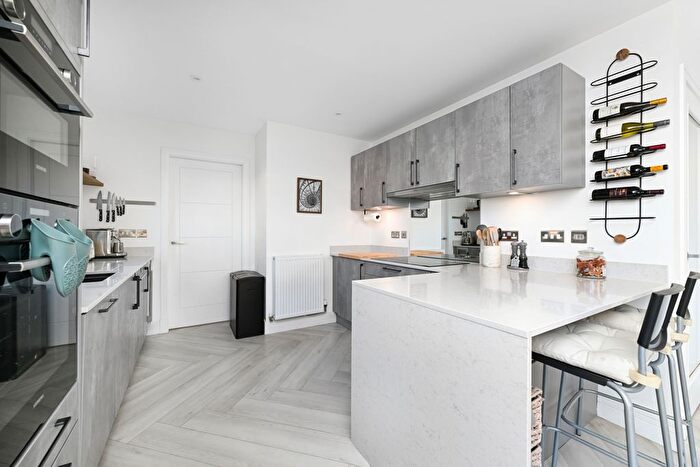 4 Bedroom Detached House For Sale In Beaton Drive, Winchburgh, EH52