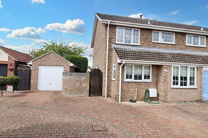3 Bedroom Semi Detached House For Sale In Fellowes Drive, Bradwell, Great Yarmouth, NR31