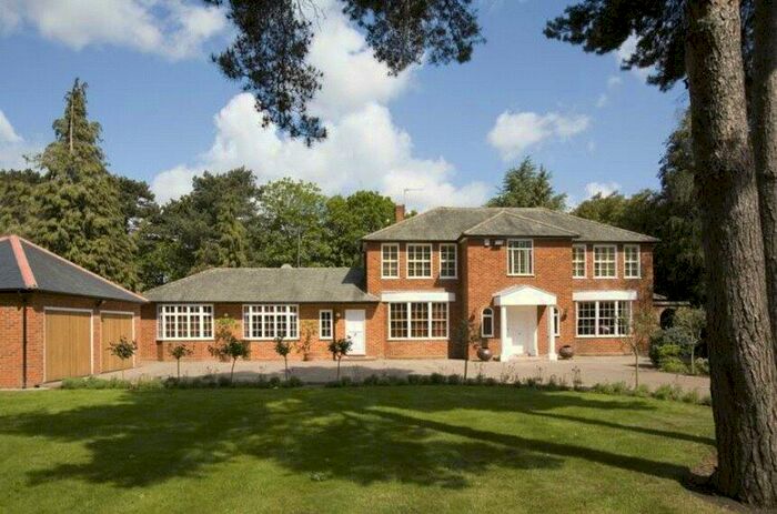 6 Bedroom Detached House To Rent In Coombe Hill Road, Kingston Upon Thames, KT2