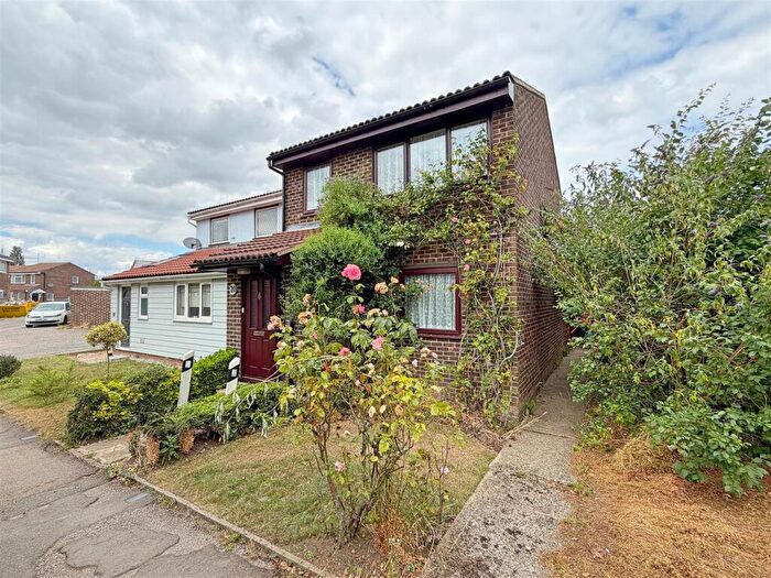 3 Bedroom Semi-Detached House For Sale In Bolingbroke Close, Great Leighs, Chelmsford, CM3