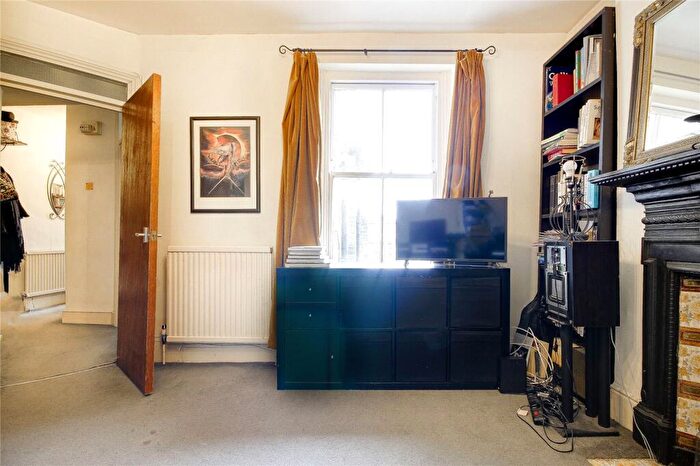 1 Bedroom Apartment For Sale In Coniston Road, London, N10