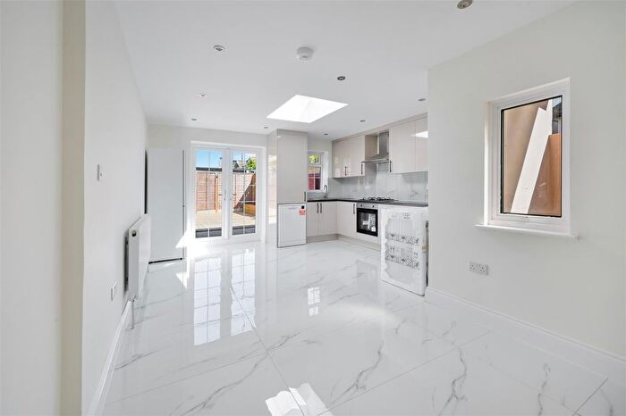 2 Bedroom Flat To Rent In Dryden Road, Wimbledon, SW19