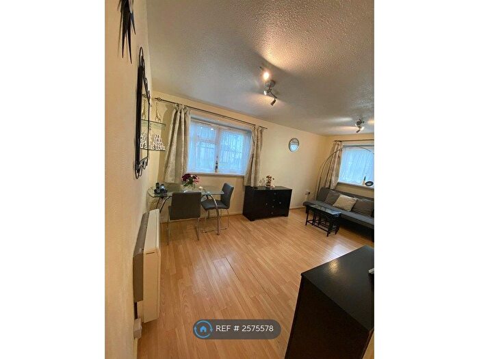 1 Bedroom Flat To Rent In Woodhouse, Leeds, LS6