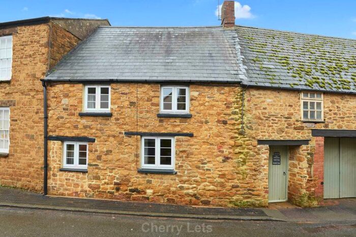 2 Bedroom Cottage To Rent In Market Place, Deddington, OX15