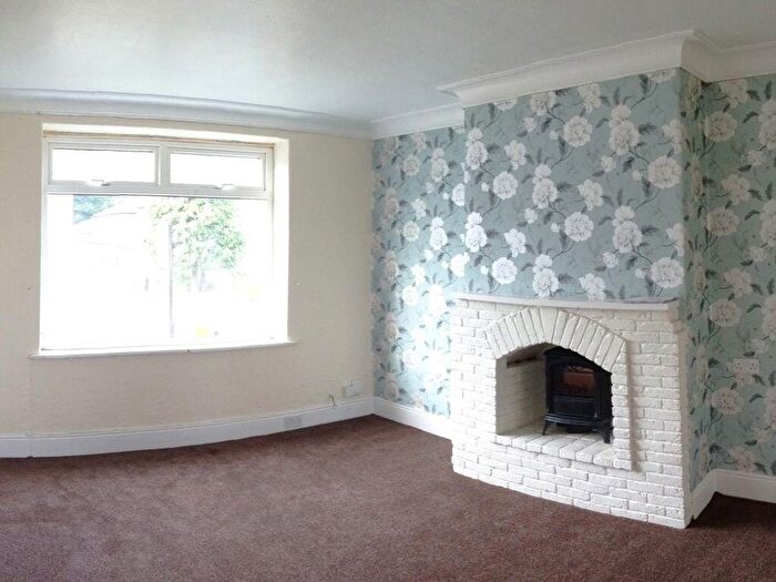 3 Bedroom House To Rent In Carbottom Road, Bed House, Unfurnished, BD5